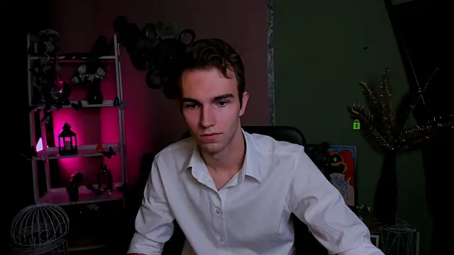 Snapshot of astren_villo chatting on November 18, 9:08 pm astren villo online show from November 18, 9:08 pm