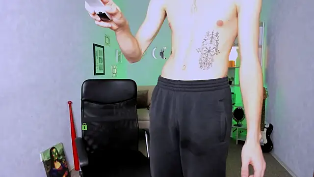 Snapshot of astren_villo chatting on November 23, 10:15 am astren villo online show from November 23, 10:15 am