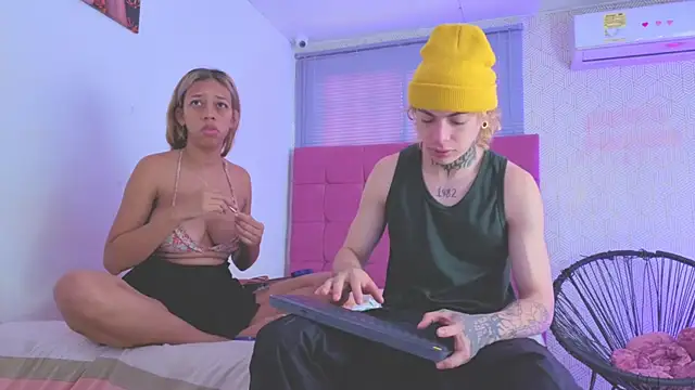 Snapshot of lily_and_wan chatting on December 4, 1:09 pm lily and wan online show from December 4, 1:09 pm