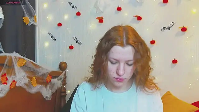 Snapshot of MeganNewCat chatting on October 30, 1:23 pm MeganNewCat online show from October 30, 1:23 pm