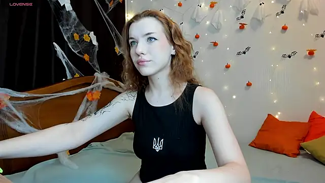 Snapshot of MeganNewCat chatting on November 8, 10:15 am MeganNewCat online show from November 8, 10:15 am