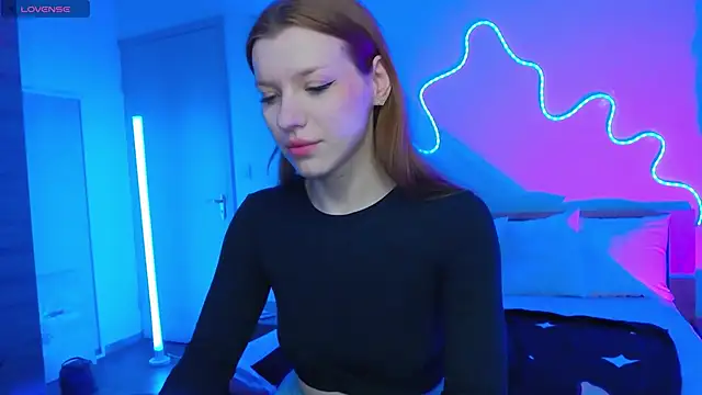 Snapshot of MeganNewCat chatting on November 23, 1:44 pm MeganNewCat online show from November 23, 1:44 pm