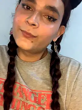 Snapshot of La-Gatiita-trans chatting on November 3, 12:13 am La-Gatiita-trans online show from November 3, 12:13 am