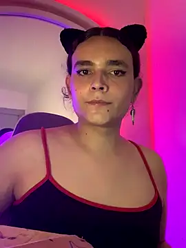 Snapshot of La-Gatiita-trans chatting on November 11, 2:22 am La-Gatiita-trans online show from November 11, 2:22 am