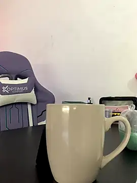 Snapshot of La-Gatiita-trans chatting on November 15, 2:24 pm La-Gatiita-trans online show from November 15, 2:24 pm