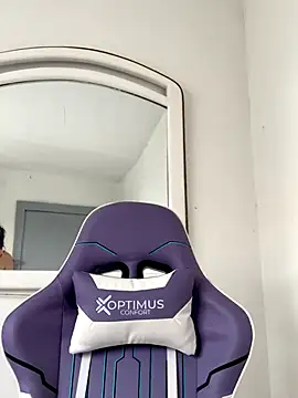 Snapshot of La-Gatiita-trans chatting on November 29, 2:09 pm La-Gatiita-trans online show from November 29, 2:09 pm