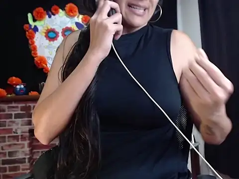 Snapshot of Lucyy_Naugthy chatting on November 17, 1:28 pm Lucyy Naugthy online show from November 17, 1:28 pm