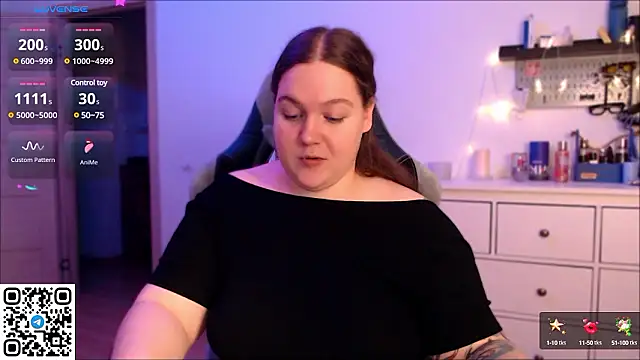 Snapshot of SummerTina chatting on December 6, 5:55 pm SummerTina online show from December 6, 5:55 pm