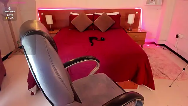 Cat  Moon   online show from January 10, 7:37 pm