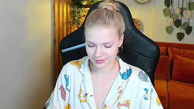 Snapshot of LilitRosen chatting on October 21, 5:57 pm LilitRosen online show from October 21, 5:57 pm