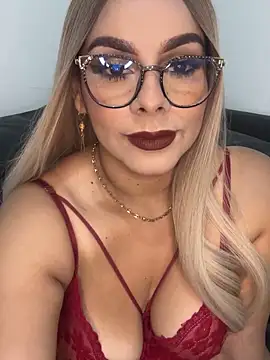 Snapshot of BBWCami_ chatting on October 18, 2:36 am BBWCami online show from October 18, 2:36 am