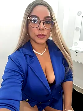 Snapshot of BBWCami_ chatting on November 1, 12:29 pm BBWCami online show from November 1, 12:29 pm