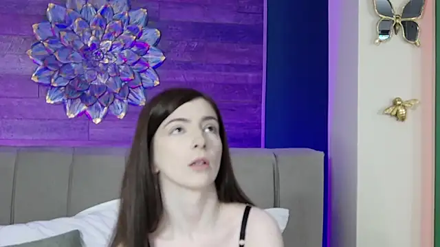 Snapshot of SophieRayss chatting on October 24, 5:15 am SophieRayss online show from October 24, 5:15 am