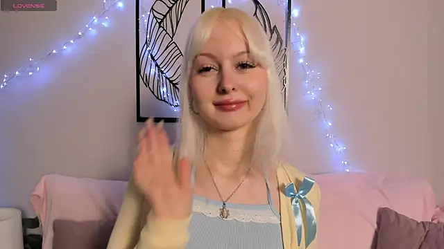 Snapshot of AdeleSilver chatting on October 31, 2:01 am AdeleSilver online show from October 31, 2:01 am