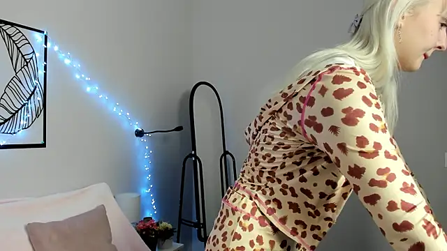 Snapshot of AdeleSilver chatting on November 12, 2:12 am AdeleSilver online show from November 12, 2:12 am