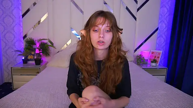 Snapshot of CuteeFoxy chatting on October 30, 3:57 pm CuteeFoxy online show from October 30, 3:57 pm