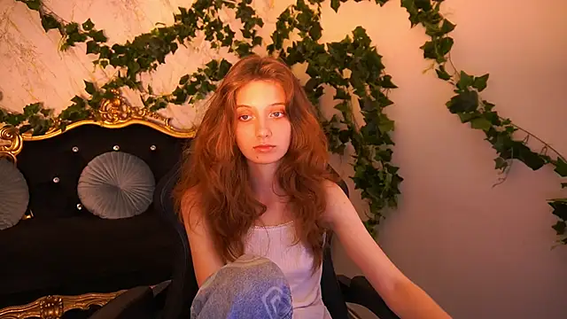 Snapshot of CuteeFoxy chatting on November 13, 3:55 pm CuteeFoxy online show from November 13, 3:55 pm