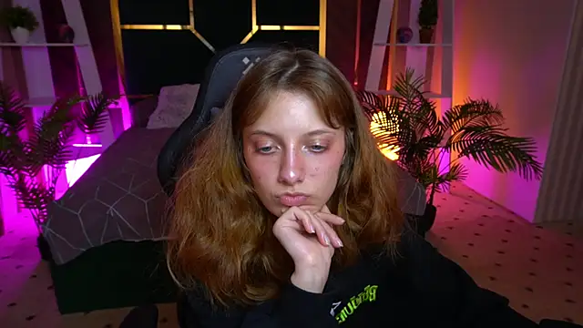 Snapshot of CuteeFoxy chatting on November 18, 2:54 pm CuteeFoxy online show from November 18, 2:54 pm