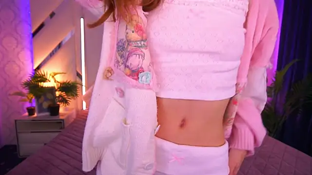 Snapshot of CuteeFoxy chatting on December 1, 3:06 pm CuteeFoxy online show from December 1, 3:06 pm