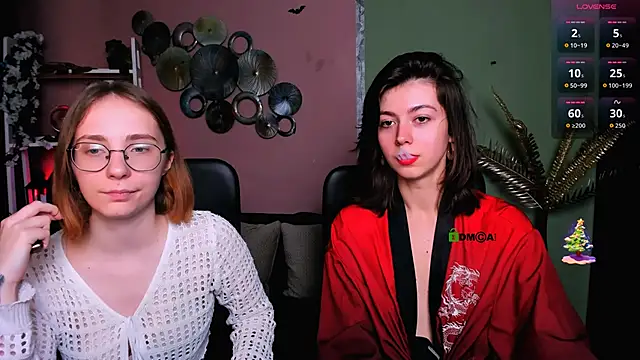 Snapshot of evalora_vei chatting on December 3, 5:00 pm evalora vei online show from December 3, 5:00 pm