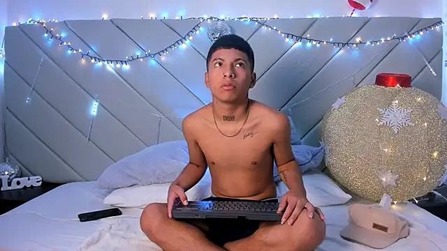 little kris1 online show from November 25, 1:11 pm