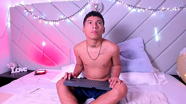 little kris1 online show from December 3, 12:36 pm