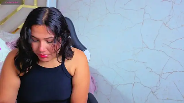 luna jonezz online show from November 11, 11:10 am