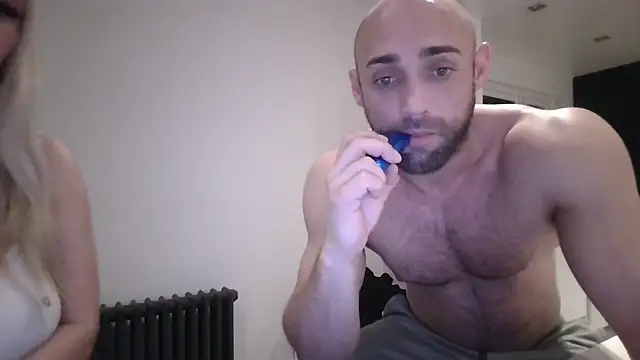 laceystarrxxx online show from December 21, 6:42 am