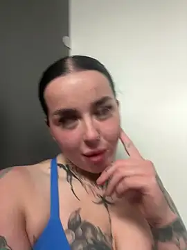 Snapshot of lucycoxxoxo chatting on May 15, 11:34 pm lucycoxxoxo online show from May 15, 11:34 pm