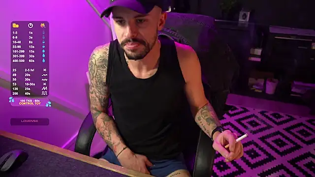 monsieurguitsxxx online show from December 15, 4:11 pm