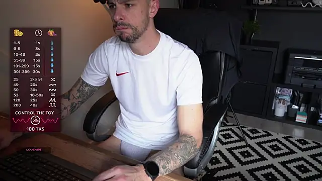 monsieurguitsxxx online show from March 12, 12:44 pm