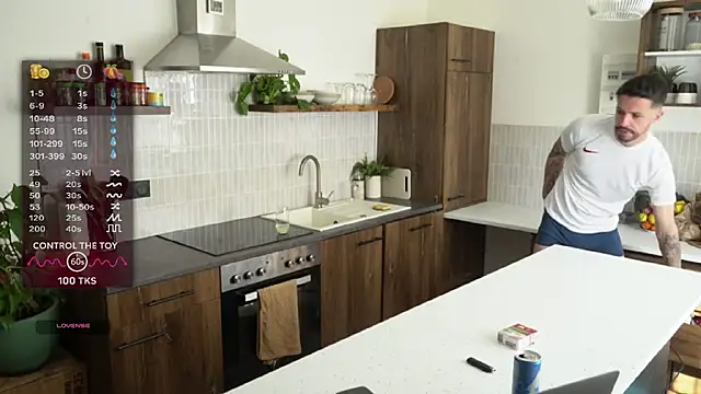 monsieurguitsxxx online show from March 18, 2:09 pm