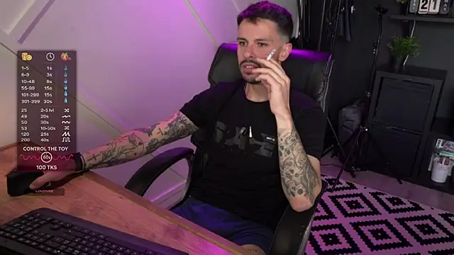 monsieurguitsxxx online show from April 16, 12:17 pm