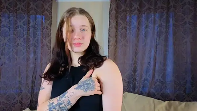 Snapshot of JonDatko chatting on December 3, 4:42 am JonDatko online show from December 3, 4:42 am