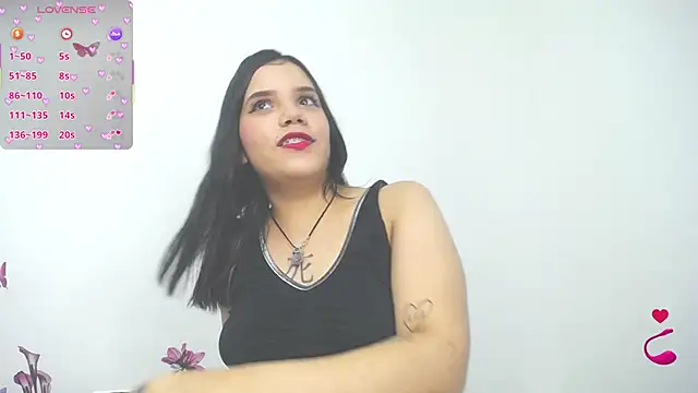 Snapshot of issa_bella18 chatting on November 18, 3:23 am issa bella18 online show from November 18, 3:23 am