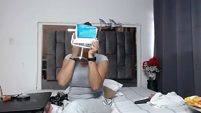 Salmma Milf online show from April 1, 11:44 am