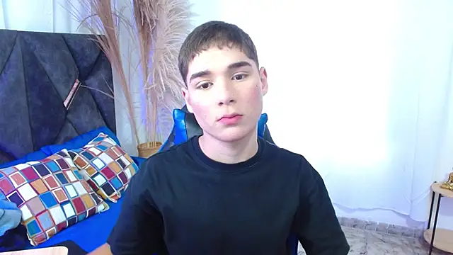 Snapshot of Mattass18 chatting on November 11, 1:33 pm Mattass18 online show from November 11, 1:33 pm