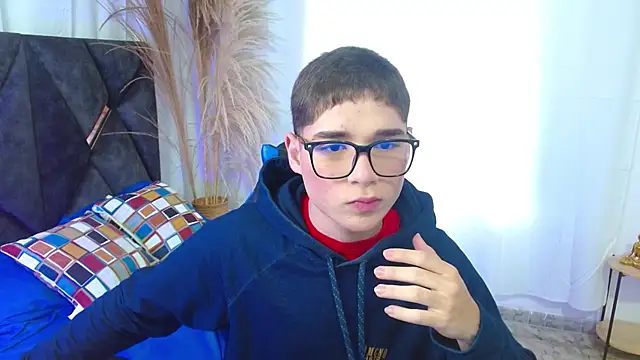 Snapshot of Mattass18 chatting on November 14, 1:32 pm Mattass18 online show from November 14, 1:32 pm