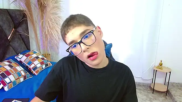 Snapshot of Mattass18 chatting on November 15, 2:02 pm Mattass18 online show from November 15, 2:02 pm