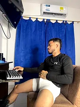 Snapshot of Kylian_Alessandro chatting on November 13, 6:34 am Kylian Alessandro online show from November 13, 6:34 am