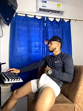 Snapshot of Kylian_Alessandro chatting on November 16, 12:44 pm Kylian Alessandro online show from November 16, 12:44 pm