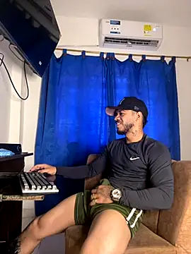 Snapshot of Kylian_Alessandro chatting on November 22, 6:07 pm Kylian Alessandro online show from November 22, 6:07 pm