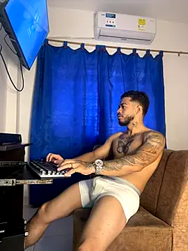 Snapshot of Kylian_Alessandro chatting on November 30, 4:33 pm Kylian Alessandro online show from November 30, 4:33 pm