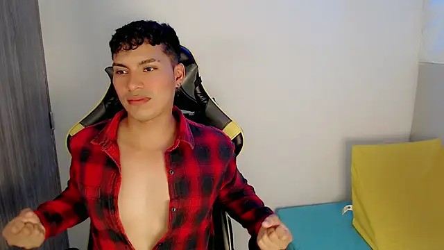 Snapshot of Maynow_666 chatting on October 16, 8:32 pm Maynow 666 online show from October 16, 8:32 pm