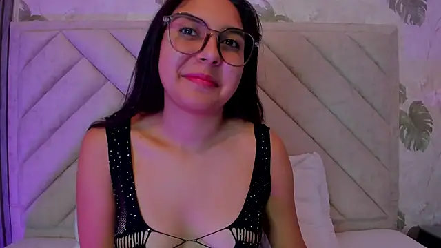 Snapshot of Lexy-Sweet1 chatting on November 6, 4:13 am Lexy-Sweet1 online show from November 6, 4:13 am