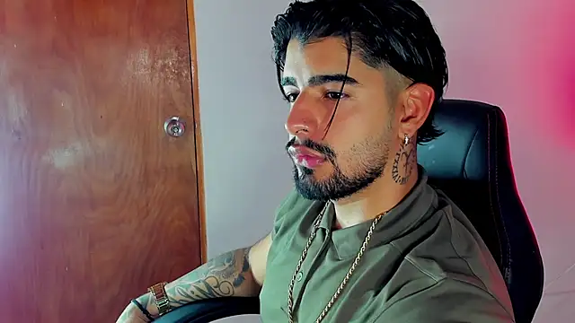 maximo black  online show from October 30, 11:49 pm