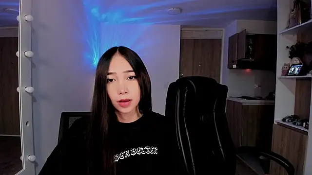 Mikeyvioleta  online show from December 2, 11:00 pm