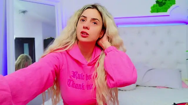 Snapshot of AriannaSins chatting on January 8, 1:09 pm AriannaSins online show from January 8, 1:09 pm