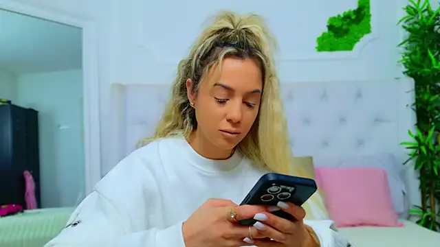 Snapshot of AriannaSins chatting on January 21, 1:00 pm AriannaSins online show from January 21, 1:00 pm