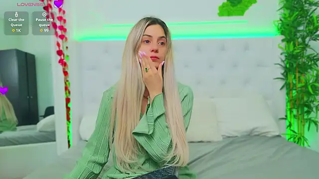 Snapshot of AriannaSins chatting on March 18, 1:42 pm AriannaSins online show from March 18, 1:42 pm